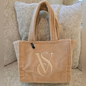 NWT'S! VICTORIA'S SECRET - Women's Large Fur Tote - Snap Closure - VS Logo